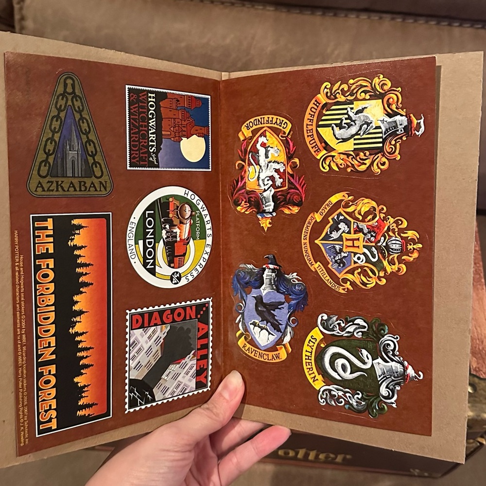 Harry Potter Juniper Books Hogwarts Express Set with Trunk - Picture 10 of 12